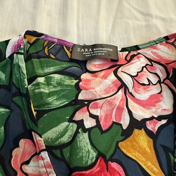Zara Blogger Favorite Floral Wrap Mini Dress (D2) - Picture 11 of 13